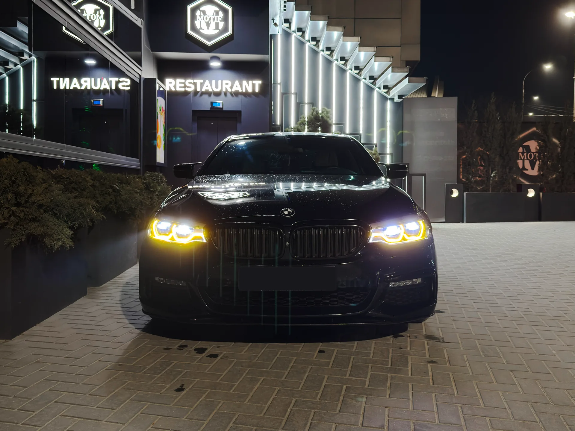 Închiriere BMW 530i xDrive G30 în Moldova - AutoTerra