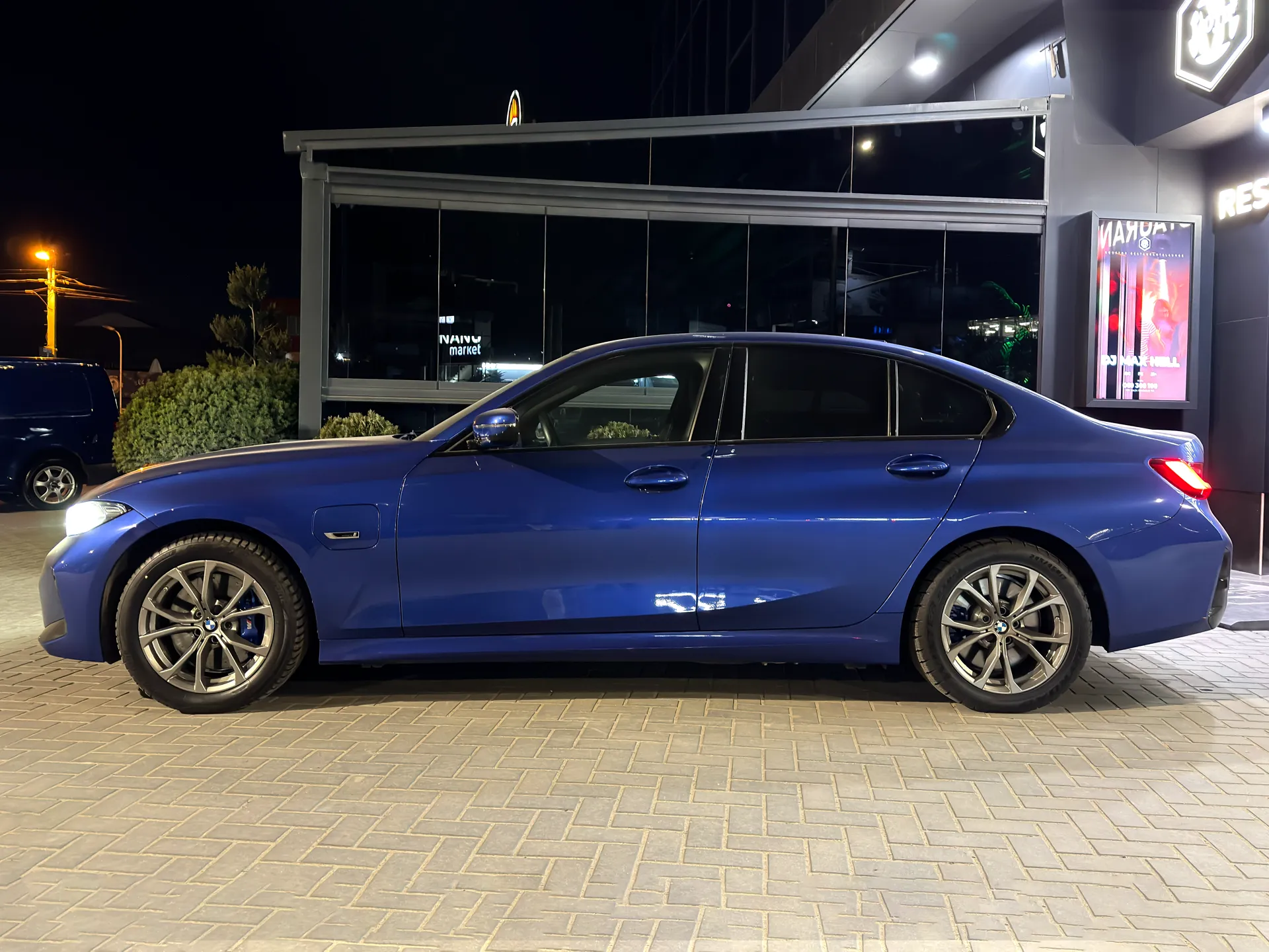 Închiriere BMW 330e G20 LCI în Moldova - AutoTerra
