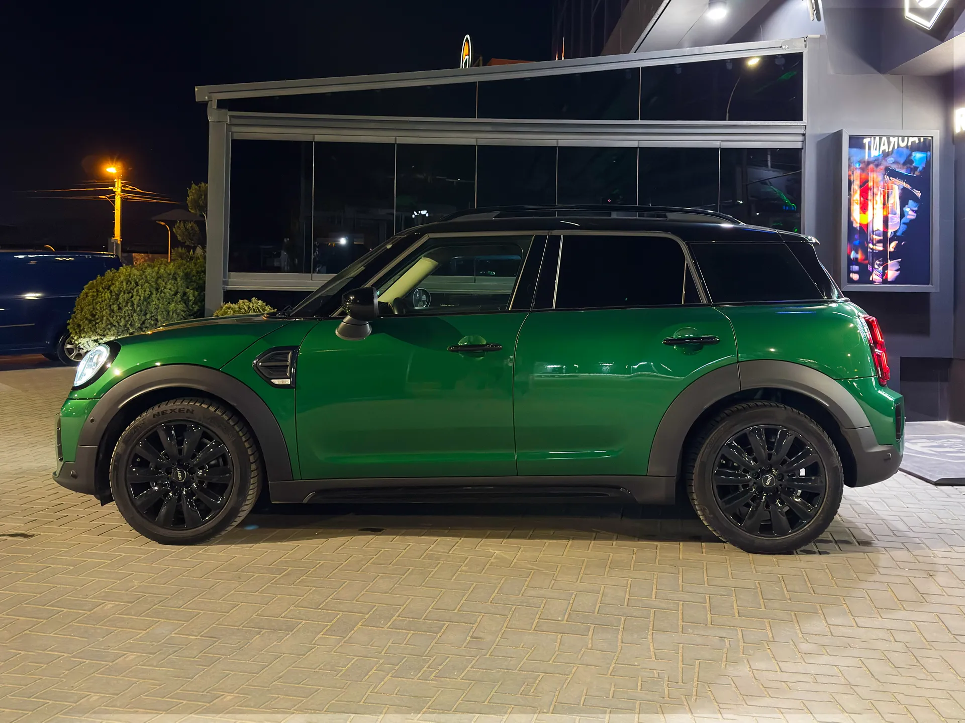 Închiriere MINI Cooper D în Moldova - AutoTerra
